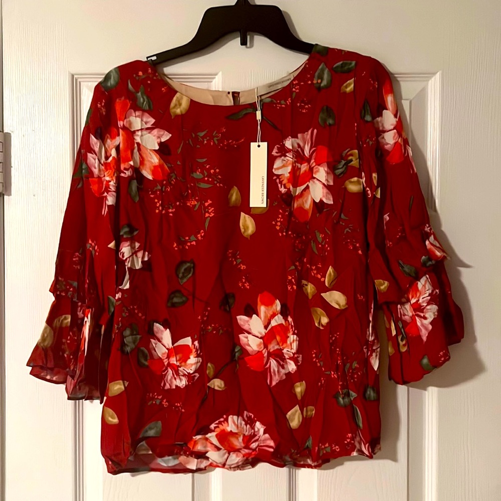 Lavender brown size small nwt women’s top color red